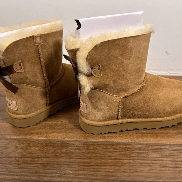 NWT! Ugg Boots‎ Mini Bailey Bow II Chestnut size 7 - Picture 2 of 14